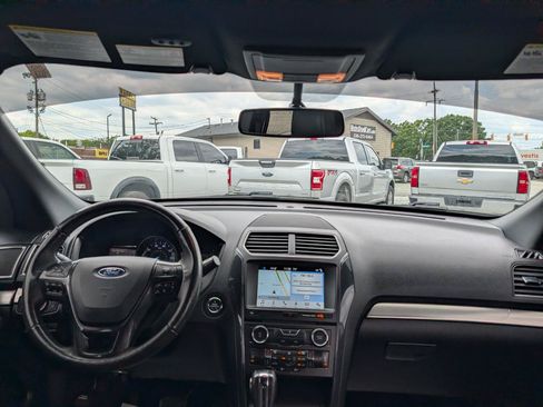Used 2018 Ford Explorer XLT w/ Equipment Group 202A AWD/4WD image 20