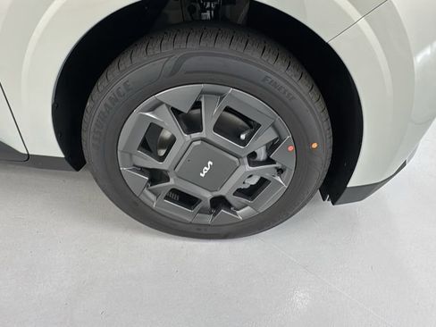 New 2026 Kia Carnival EX FWD image 9