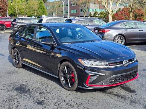 Used 2025 Volkswagen Jetta GLI Autobahn FWD image 11