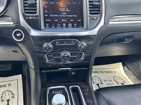 Used 2016 Chrysler 300 Limited RWD image 28