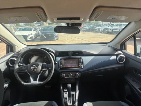 Used 2025 Nissan Versa SV FWD image 31