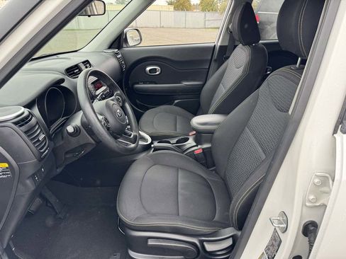 Used 2014 Kia Soul + image 18