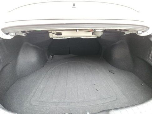 Used 2025 Hyundai Elantra Limited image 9