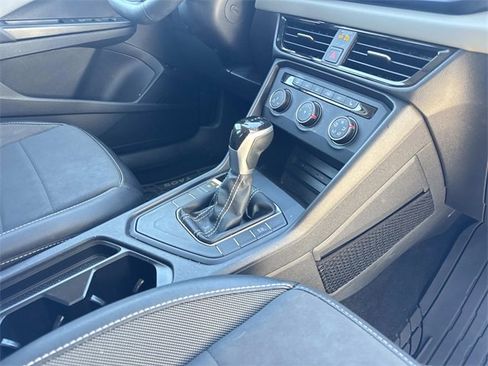 Used 2022 Volkswagen Taos SE image 29