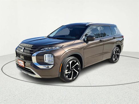 Used 2024 Mitsubishi Outlander SEL image 2