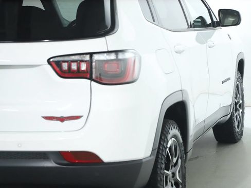Used 2025 Jeep Compass Trailhawk AWD/4WD image 45