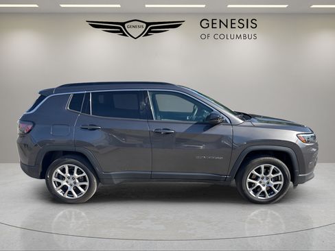 Used 2023 Jeep Compass Latitude w/ Sun and Sound Group AWD/4WD image 6