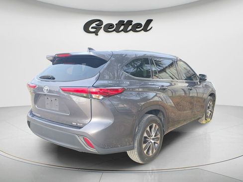 Used 2022 Toyota Highlander XLE FWD image 7
