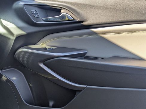 Used 2024 Chevrolet Trax ACTIV w/ Sunroof Package image 30