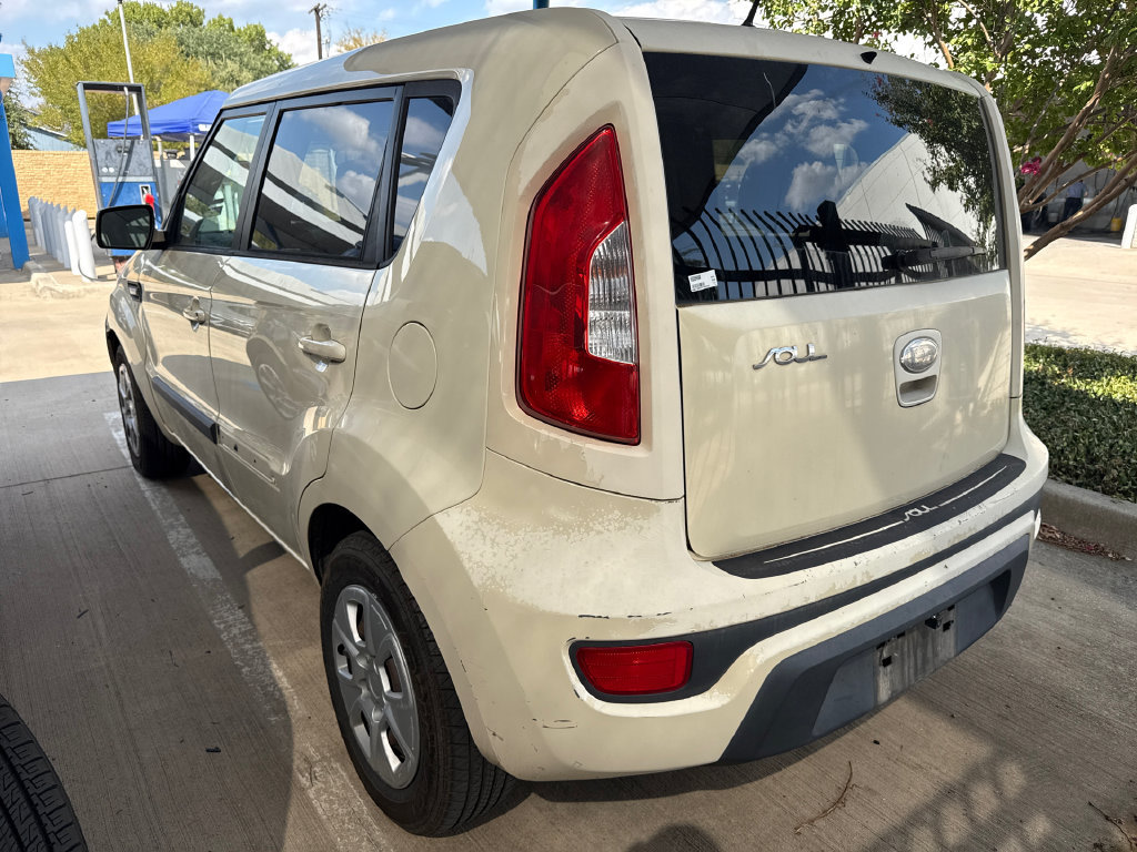 Used 2013 Kia Soul FWD image 6