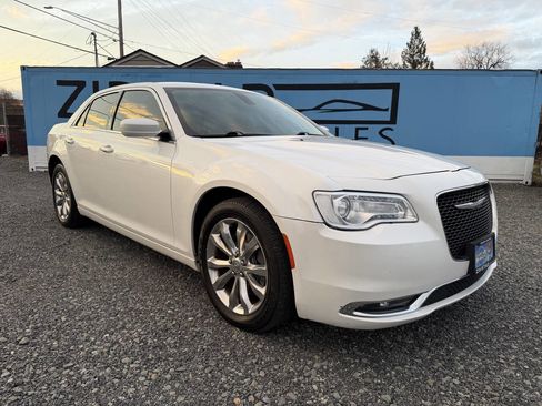 Used 2015 Chrysler 300 Limited w/ Driver Convenience Group image 1