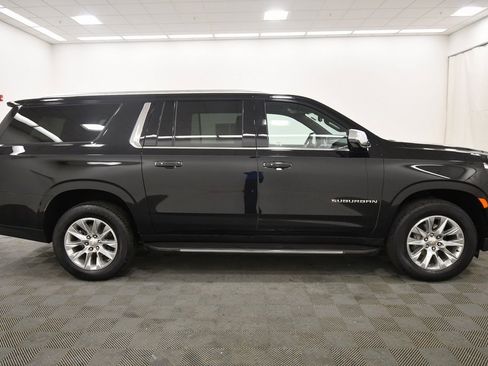 Used 2024 Chevrolet Suburban Premier image 9