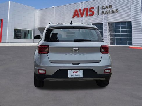 Used 2025 Hyundai Venue SEL FWD image 5