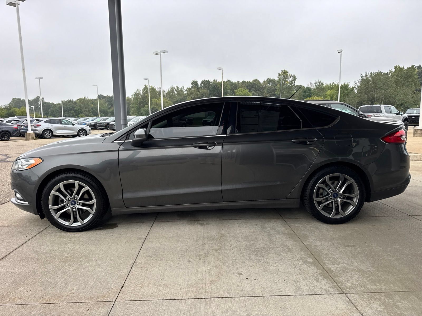 Certified 2017 Ford Fusion SE w/ Equipment Group 201A FWD image 4