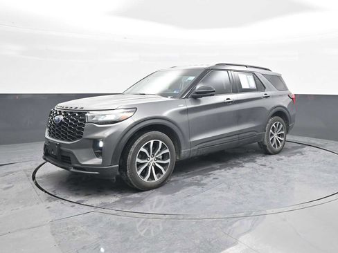 Used 2025 Ford Explorer ST-Line image 4