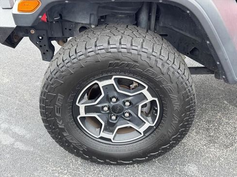 Used 2020 Jeep Gladiator Sport w/ Quick Order Package 24S AWD/4WD image 16