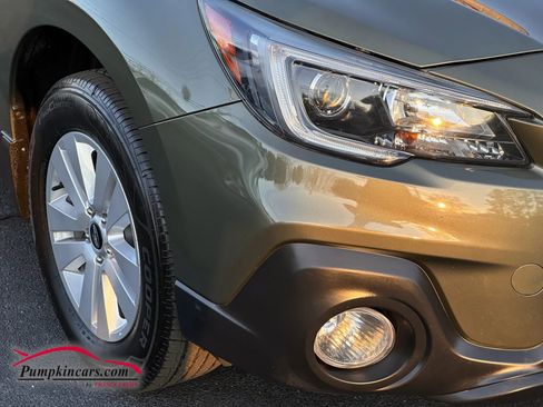Used 2019 Subaru Outback 2.5i Premium image 14