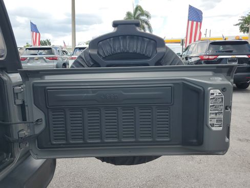 Used 2021 Jeep Wrangler Unlimited Sport AWD/4WD image 15