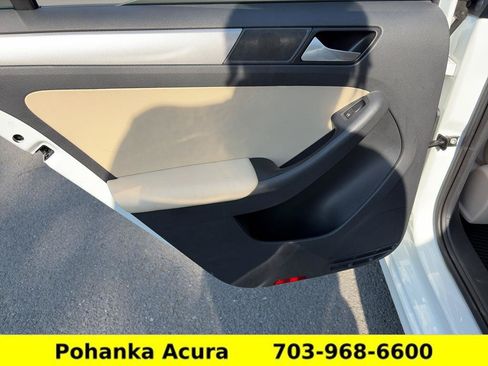 Used 2017 Volkswagen Jetta SE FWD image 27