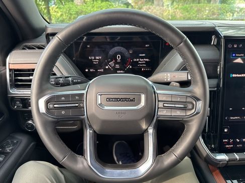 Used 2025 GMC Yukon Denali AWD/4WD image 32