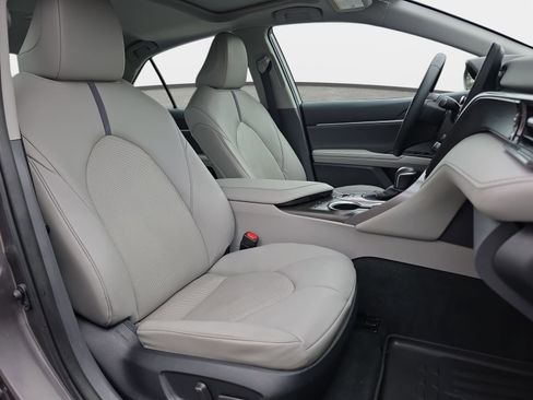 Used 2024 Toyota Camry XLE image 10