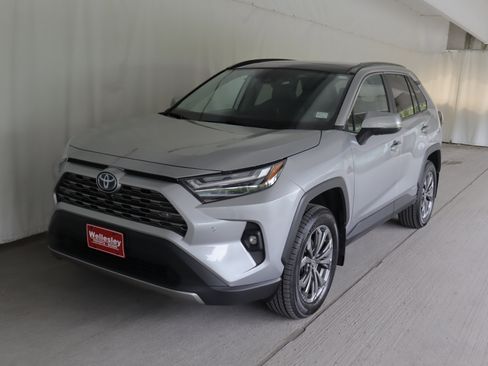Used 2022 Toyota RAV4 Limited AWD/4WD image 24