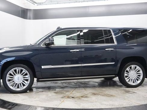 Used 2017 Cadillac Escalade ESV Platinum image 2