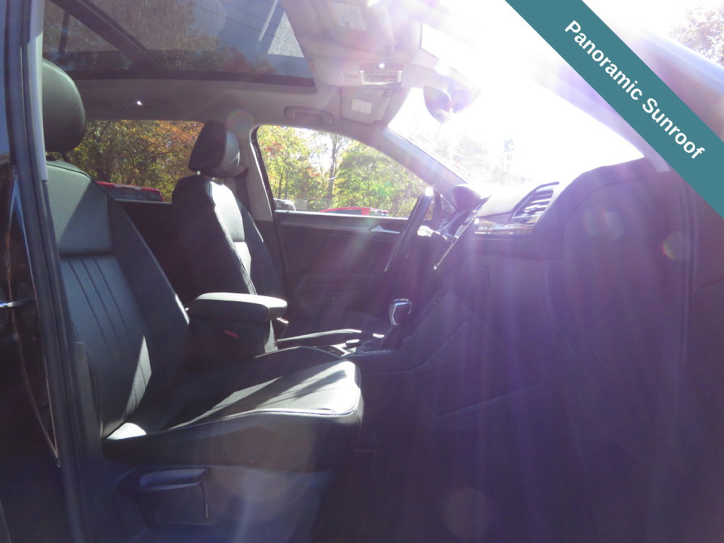 Used 2022 Volkswagen Tiguan SE w/ Panoramic Sunroof Package AWD/4WD image 13