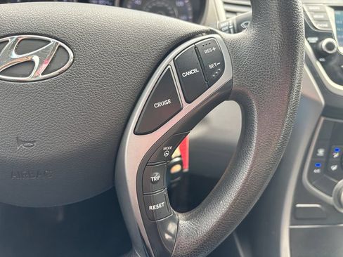 Used 2015 Hyundai Elantra SE w/ Option Group 02 FWD image 18