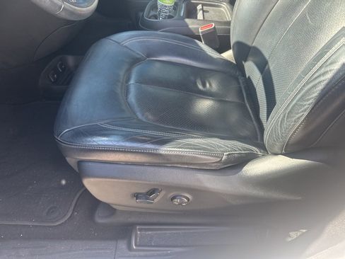 Used 2019 Chrysler Pacifica Touring-L w/ S Appearance Package image 10