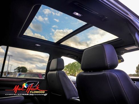 Used 2022 Chevrolet Suburban High Country image 13