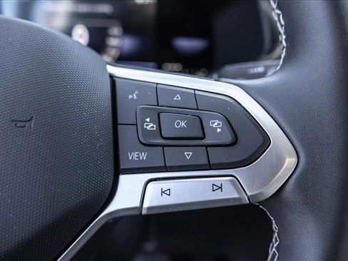 Used 2022 Volkswagen Taos SE image 13