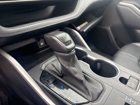 Used 2021 Toyota Highlander XLE image 27