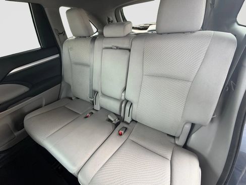 Used 2018 Toyota Highlander LE AWD/4WD image 15