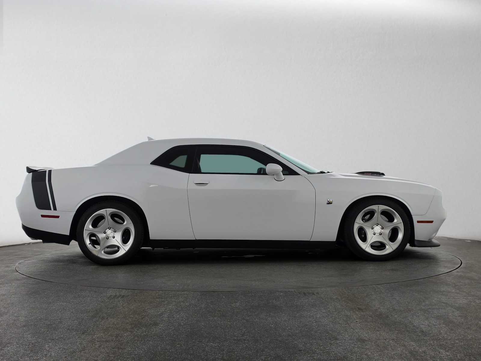 Used 2018 Dodge Challenger R/T Scat Pack RWD image 2