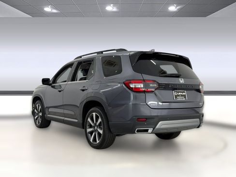 Used 2024 Honda Pilot Touring image 3