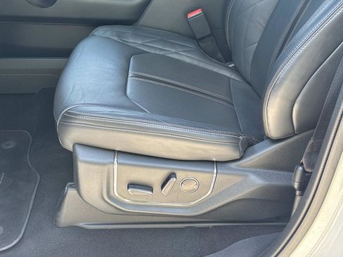 Used 2023 Ford Expedition Platinum AWD/4WD image 22