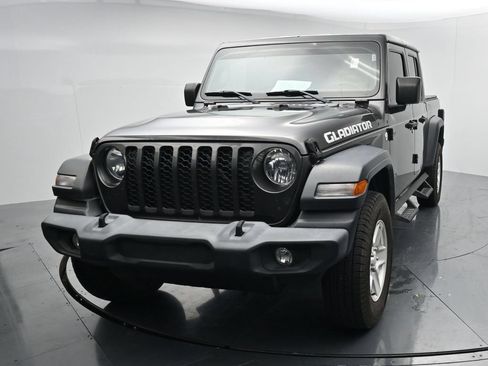 Used 2020 Jeep Gladiator Sport w/ Quick Order Package 24S AWD/4WD image 3