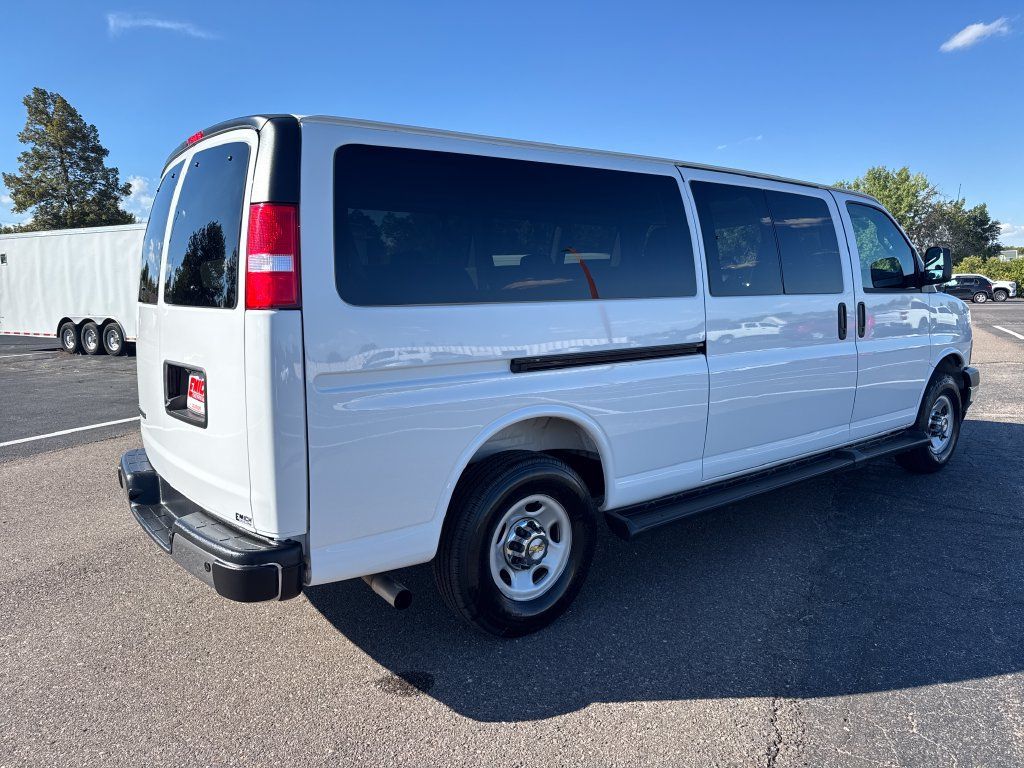 Used 2025 Chevrolet Express 3500 LT w/ LT Preferred Equipment Group RWD image 5