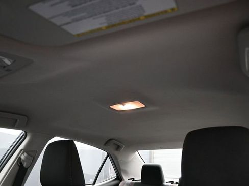 Used 2018 Toyota Corolla LE image 33