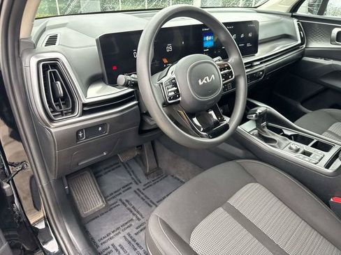 Used 2025 Kia Sorento LX image 24