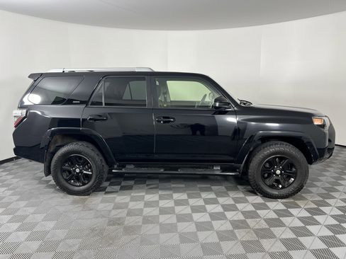 Used 2017 Toyota 4Runner SR5 AWD/4WD image 13
