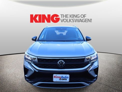 Certified 2023 Volkswagen Taos SE w/ Panoramic Sunroof Package image 9