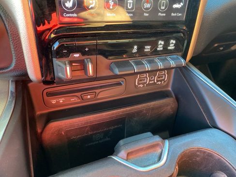 Used 2019 RAM 1500 Laramie image 37