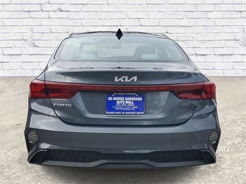 Used 2022 Kia Forte LXS w/ LXS Technology Package image 3