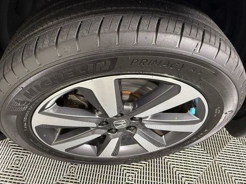 Used 2025 Honda Pilot Touring image 13