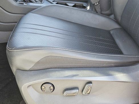 Used 2023 Volkswagen Tiguan SE image 24