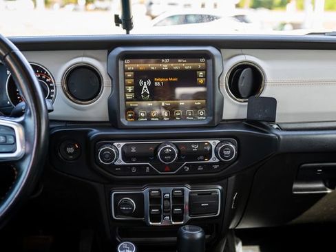 Used 2022 Jeep Gladiator Overland AWD/4WD image 7