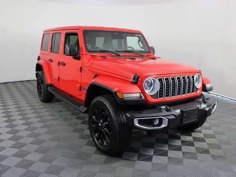 Used 2025 Jeep Wrangler Unlimited Sahara AWD/4WD image 24
