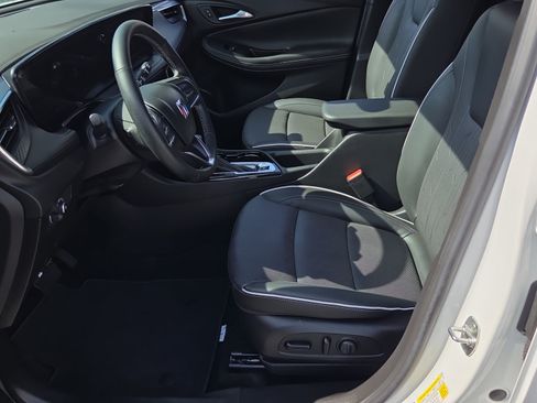 Certified 2024 Buick Encore GX Avenir w/ Avenir Convenience Package FWD image 9